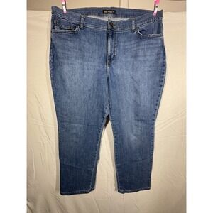 Lee straight leg denim jeans in a medium wash Relaxed Fit Waist Size 19x2